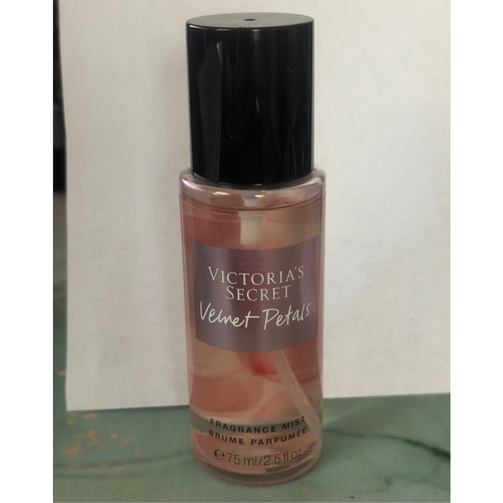 Women's Victoria's Secret Velvet Petals Fragrance Mist One Size Pink Black